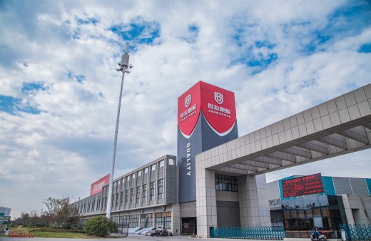 当三度白菜网论坛地板铺进“太空舱”| 民宿界的新潮流，全新的住宿体验